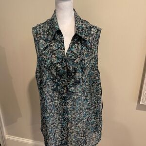 Beautiful Tahari plus size sleeveless print blouse.  New with tags